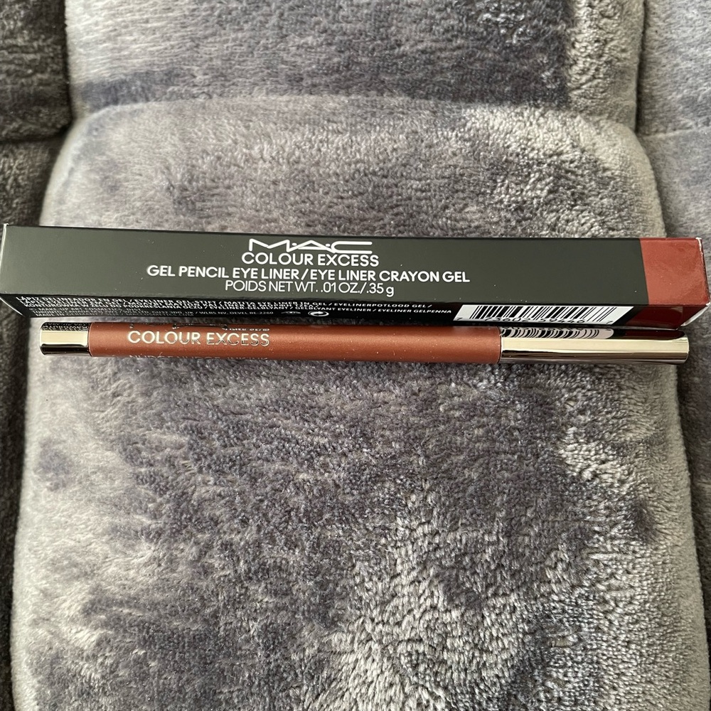 MAC Colour Excess Gel Eyeliner in Nudge Nudge Ink Ink